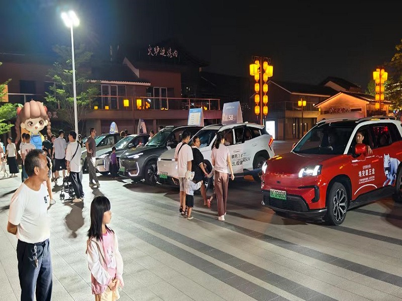 汽车夜市现场.jpg